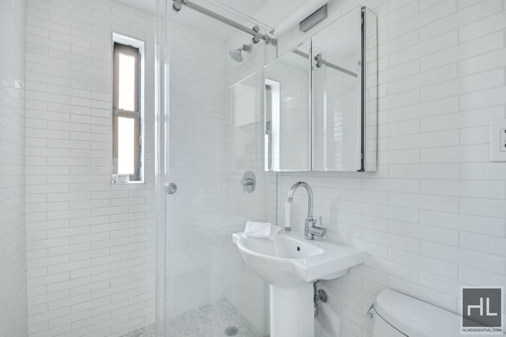 West 49 Street - Photo 3