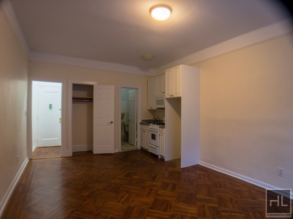 West 72 Street - Photo 1