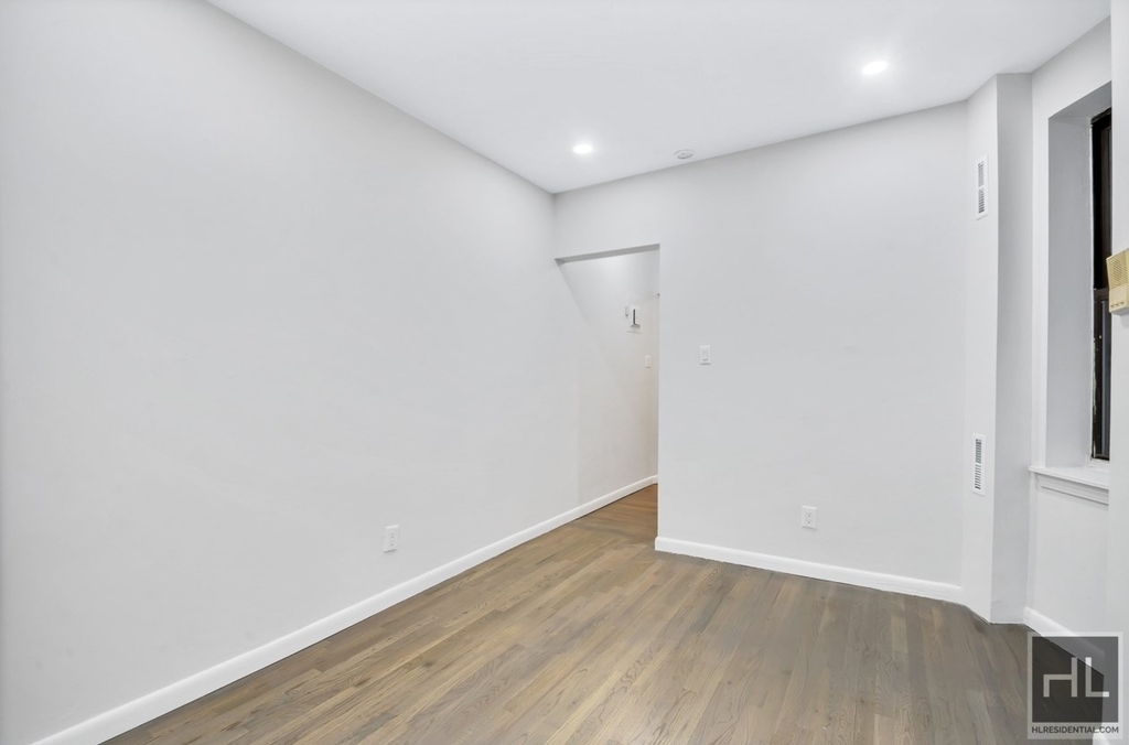 West 49 Street - Photo 3