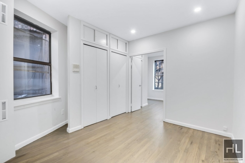 West 49 Street - Photo 2
