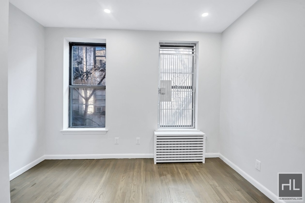 West 49 Street - Photo 1