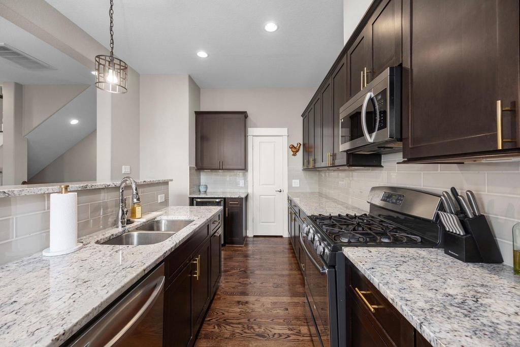 1314 W 21st Street - Photo 16