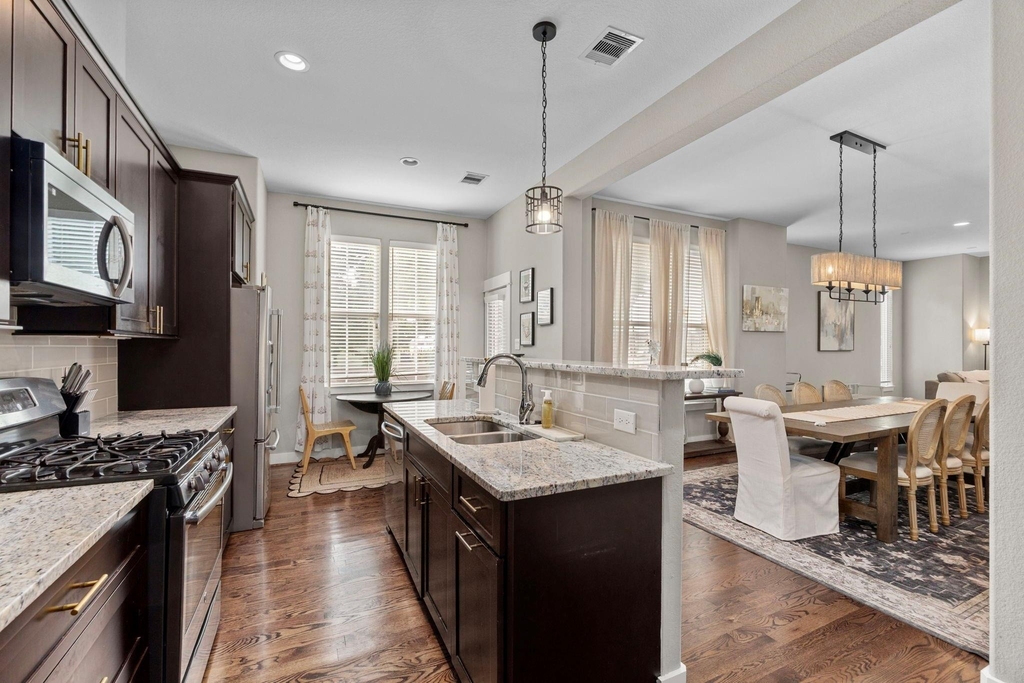 1314 W 21st Street - Photo 1