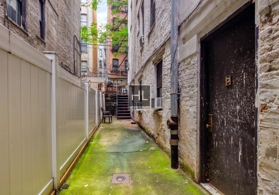 East 13 Street - Photo 11