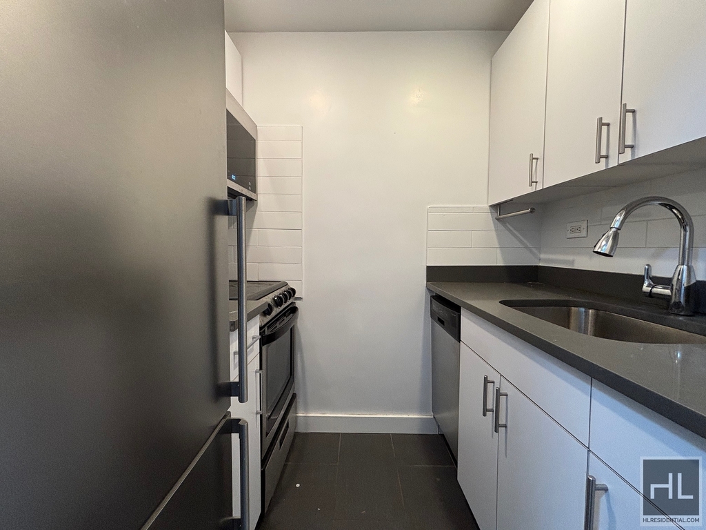 West 73rd Street - Photo 3
