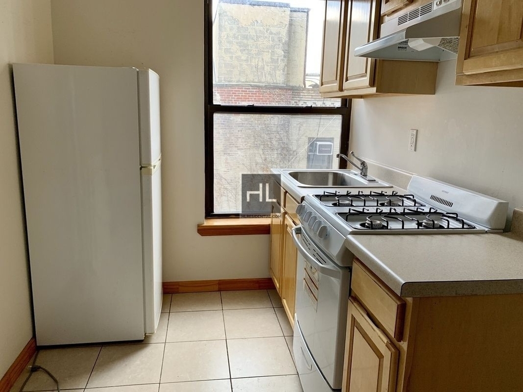 East 14 Street - Photo 4