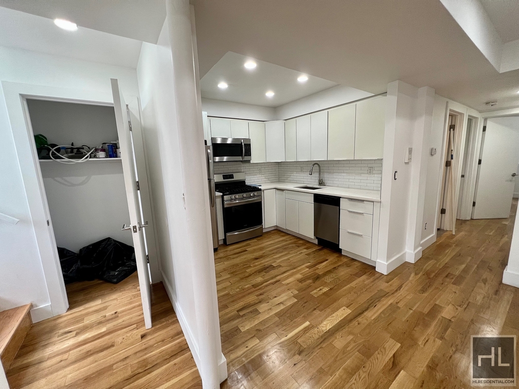 225 Mac Dougal Street - Photo 1
