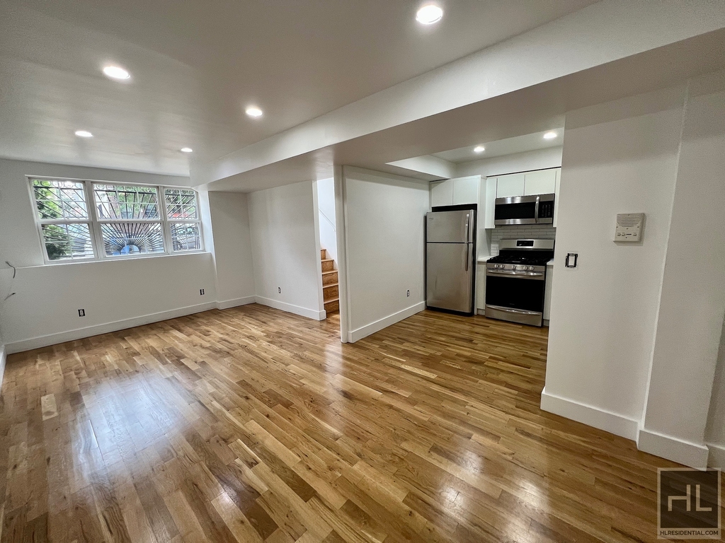 225 Mac Dougal Street - Photo 0