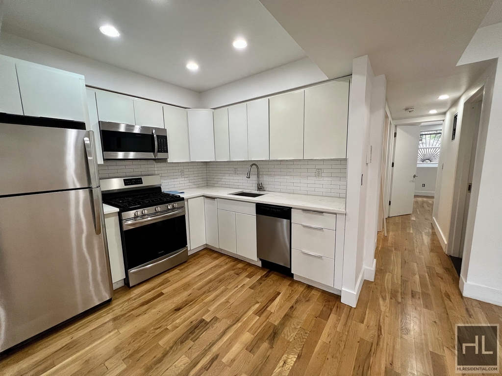 225 Mac Dougal Street - Photo 3