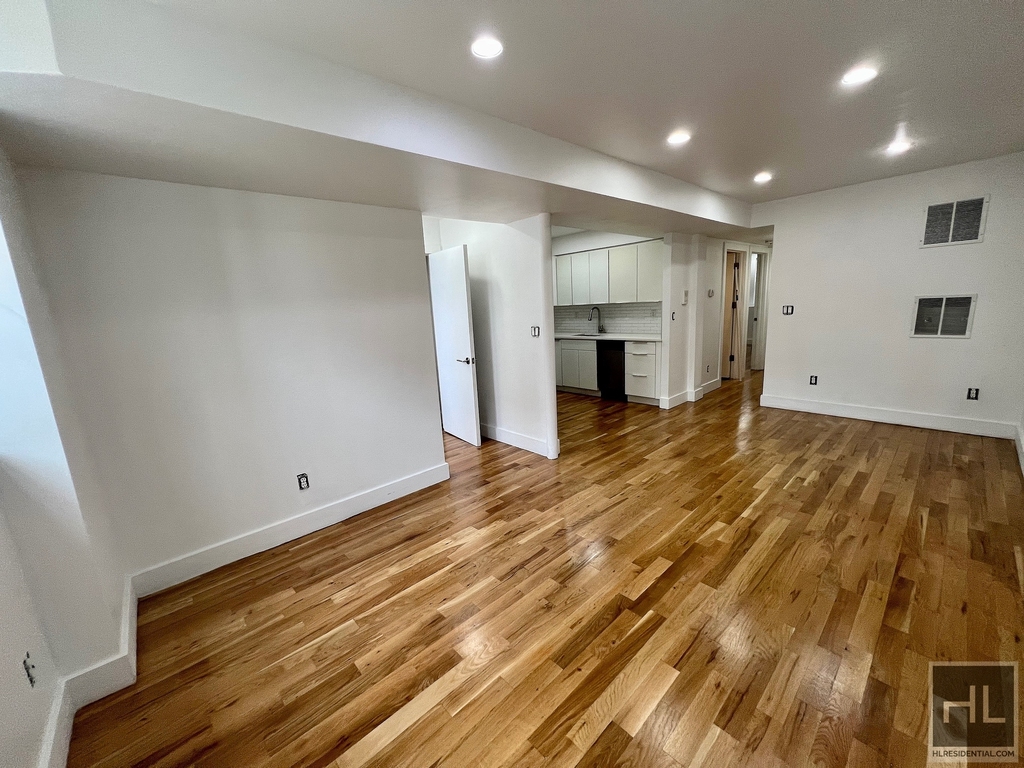225 Mac Dougal Street - Photo 2