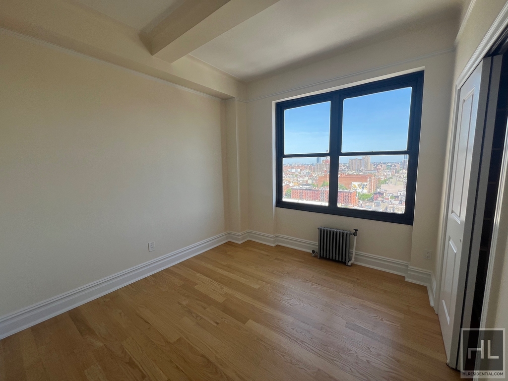 Second Avenue - Photo 2