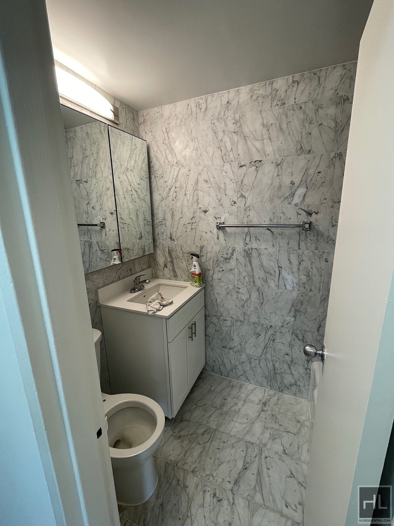East 71st Street - Photo 20