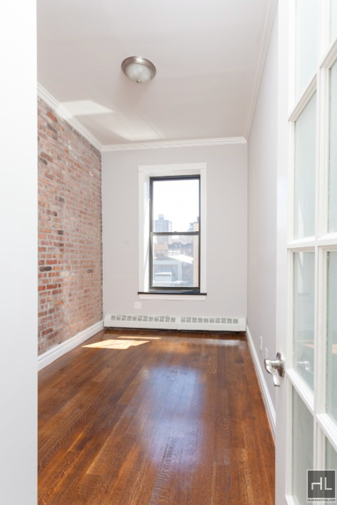 East 28 Street - Photo 2