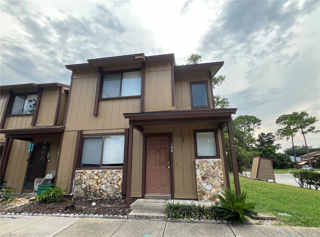 100 E Baywood Square - Photo 0