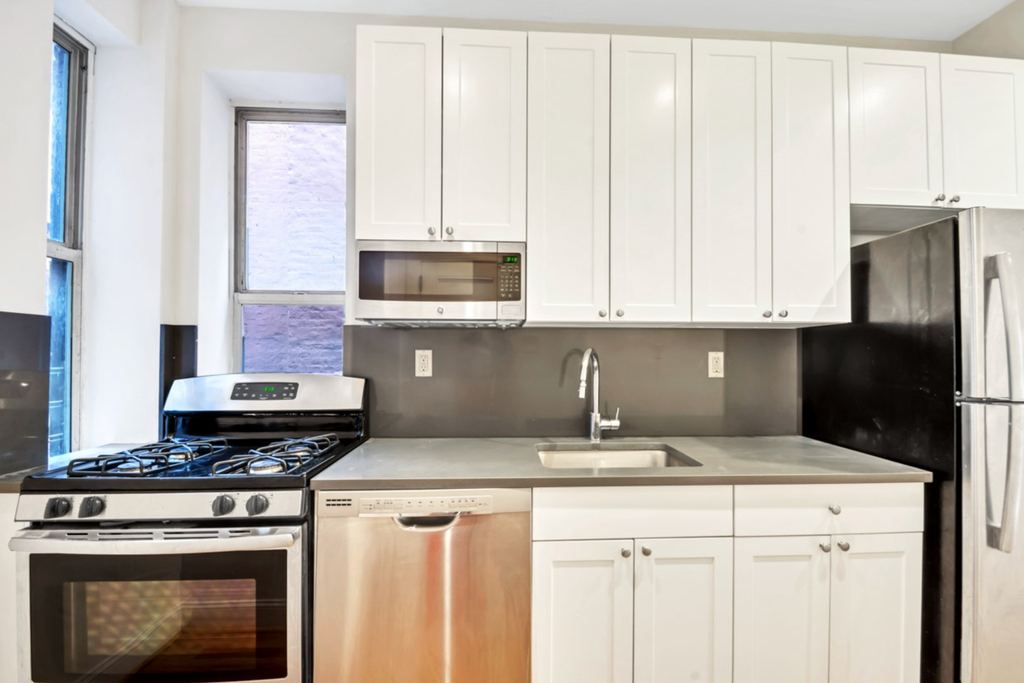 West 45th Street - Photo 0
