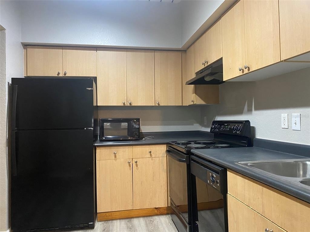 520 S Armenia Avenue - Photo 2