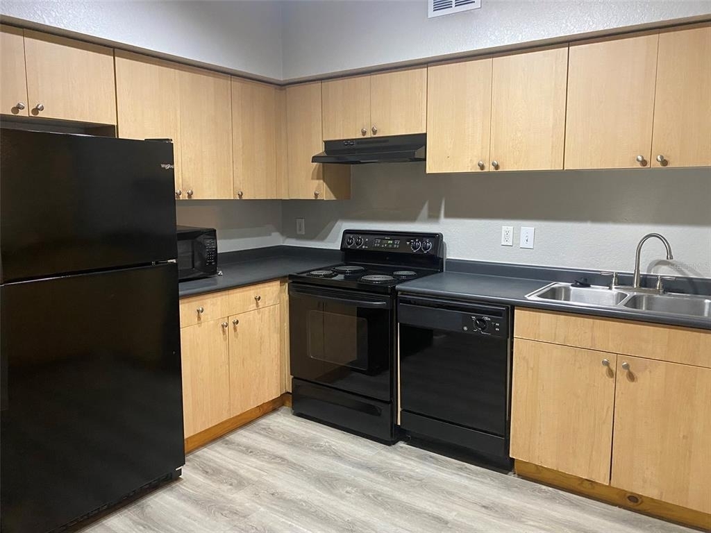 520 S Armenia Avenue - Photo 1