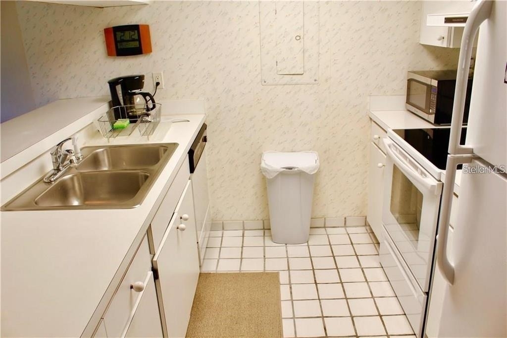 901 Tennis Way - Photo 5