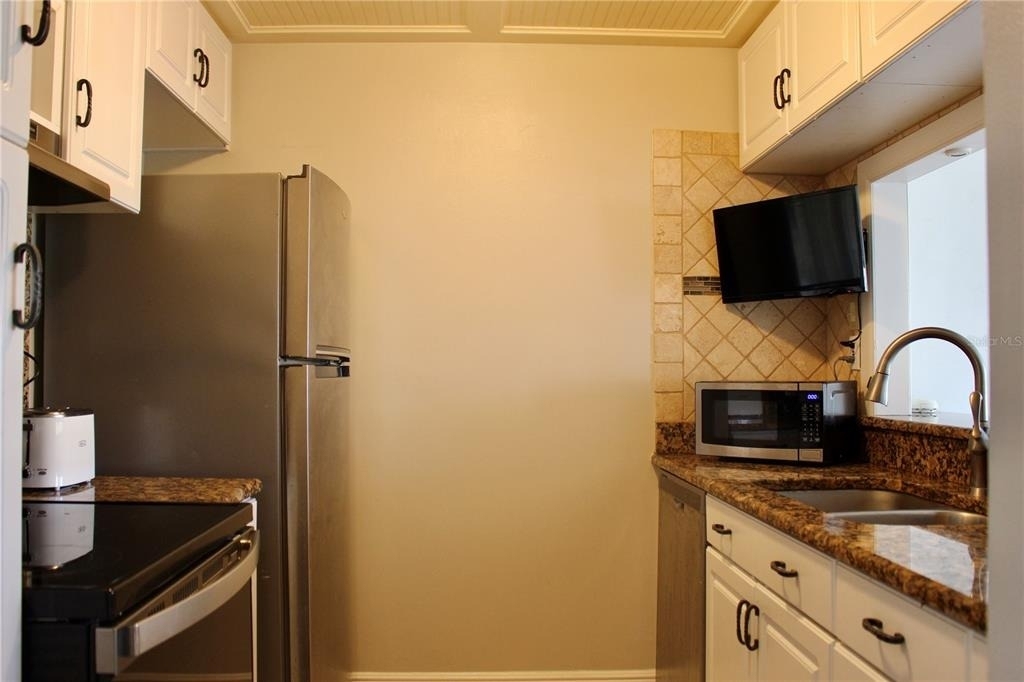 9101 Tudor Drive - Photo 10