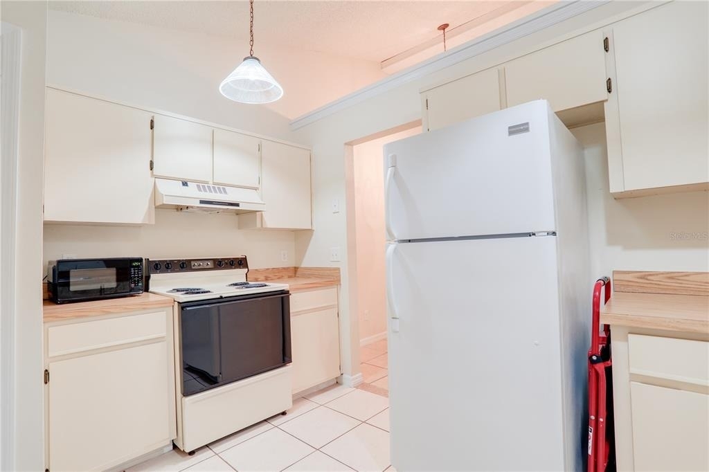 407 Douglas Way - Photo 6