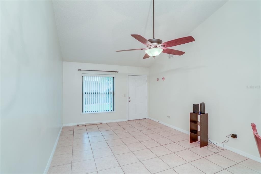 407 Douglas Way - Photo 4