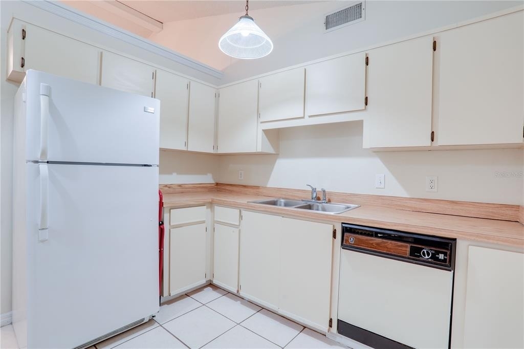 407 Douglas Way - Photo 5