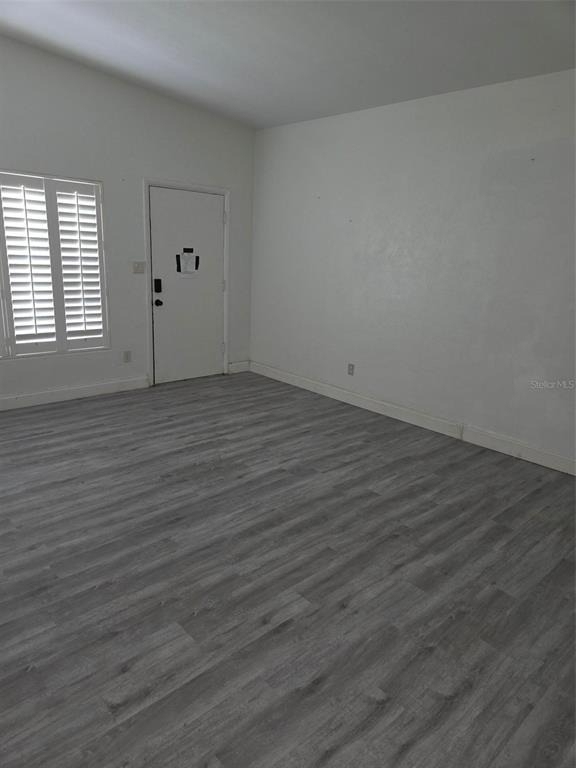 944 Kensington Drive - Photo 3