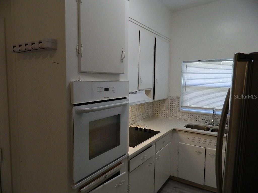 944 Kensington Drive - Photo 5