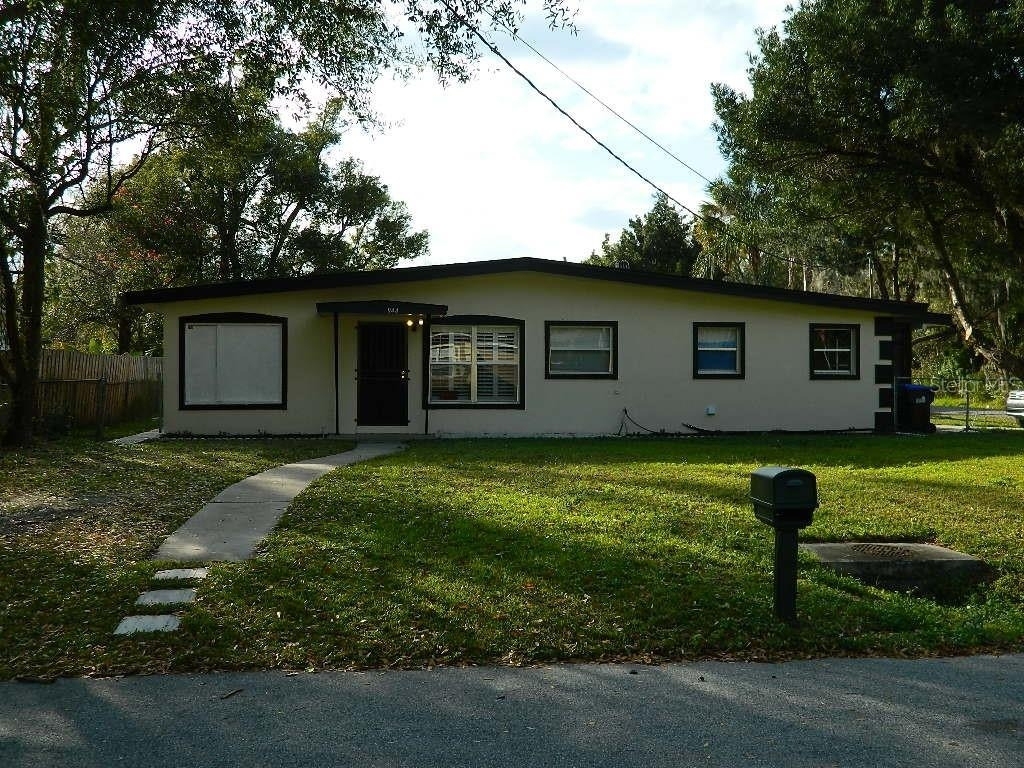 944 Kensington Drive - Photo 0