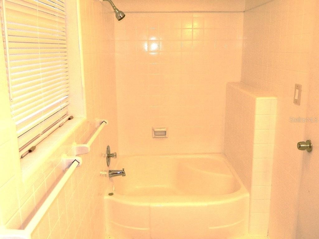 944 Kensington Drive - Photo 18