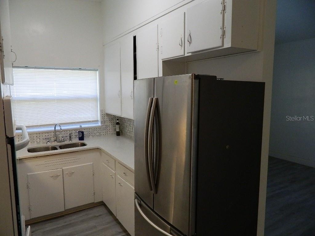 944 Kensington Drive - Photo 6