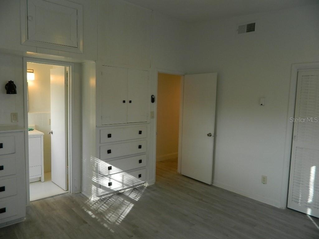 944 Kensington Drive - Photo 9