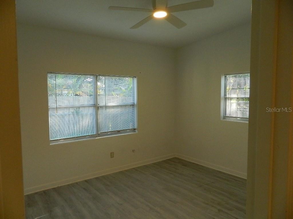 944 Kensington Drive - Photo 8