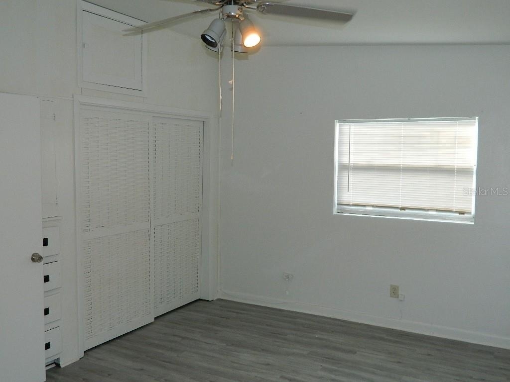 944 Kensington Drive - Photo 14