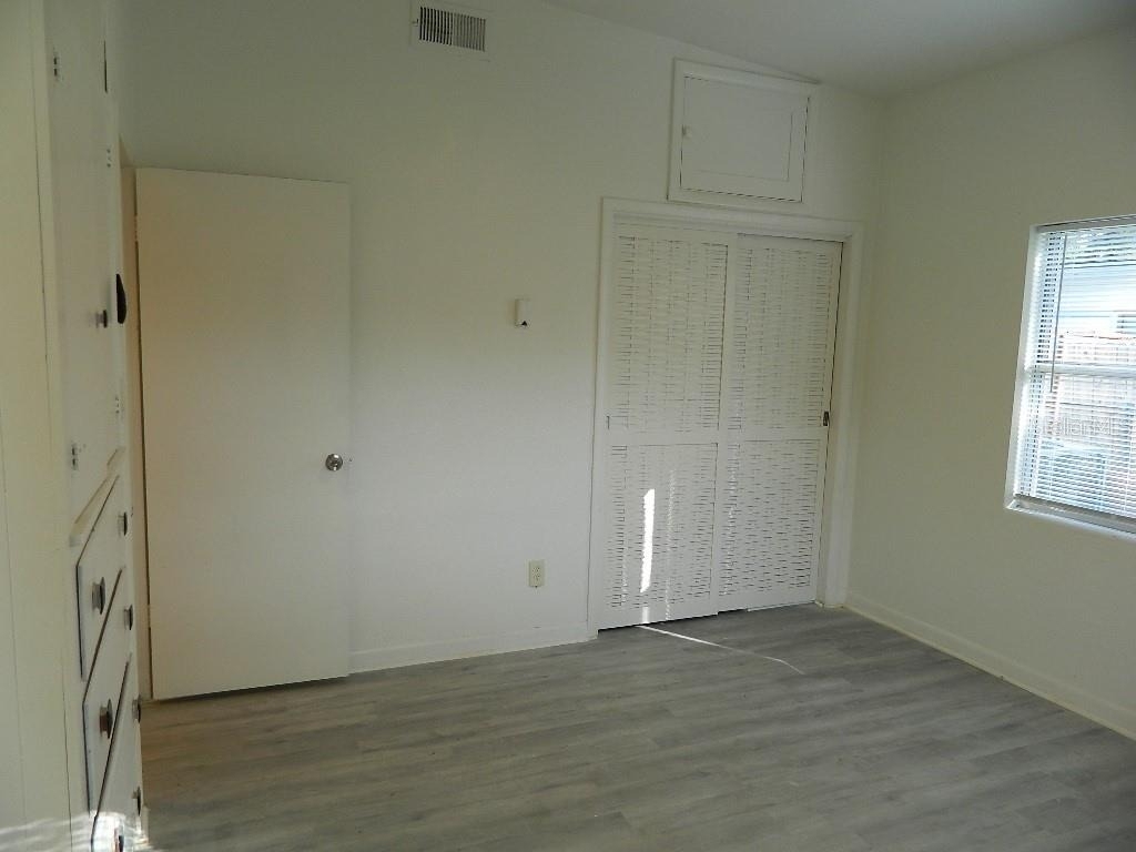 944 Kensington Drive - Photo 10