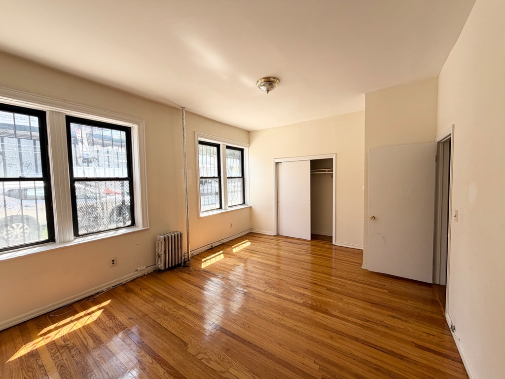 1729 Edison Avenue - Photo 0