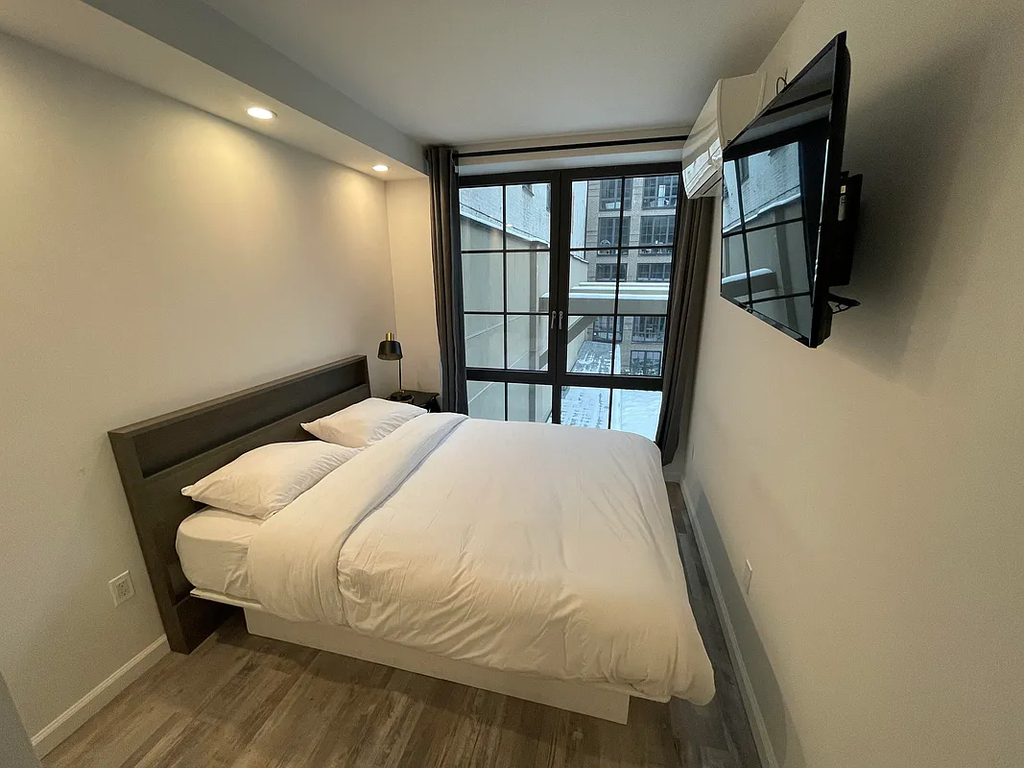 West 53rd Street - Photo 8