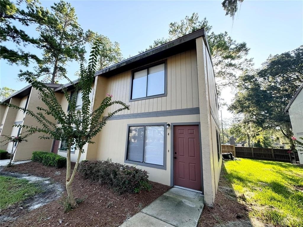 2300 Sw 43rd Street - Photo 0