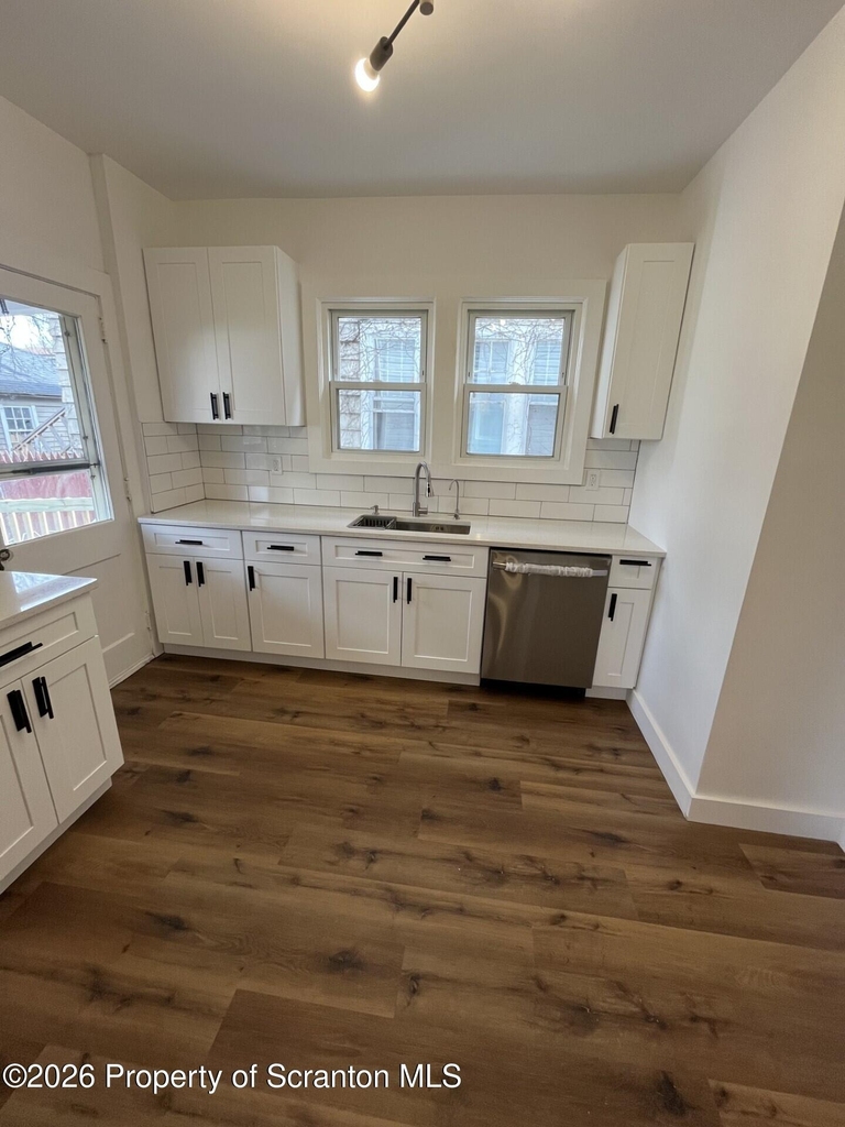 1139 Sanderson Avenue - Photo 7