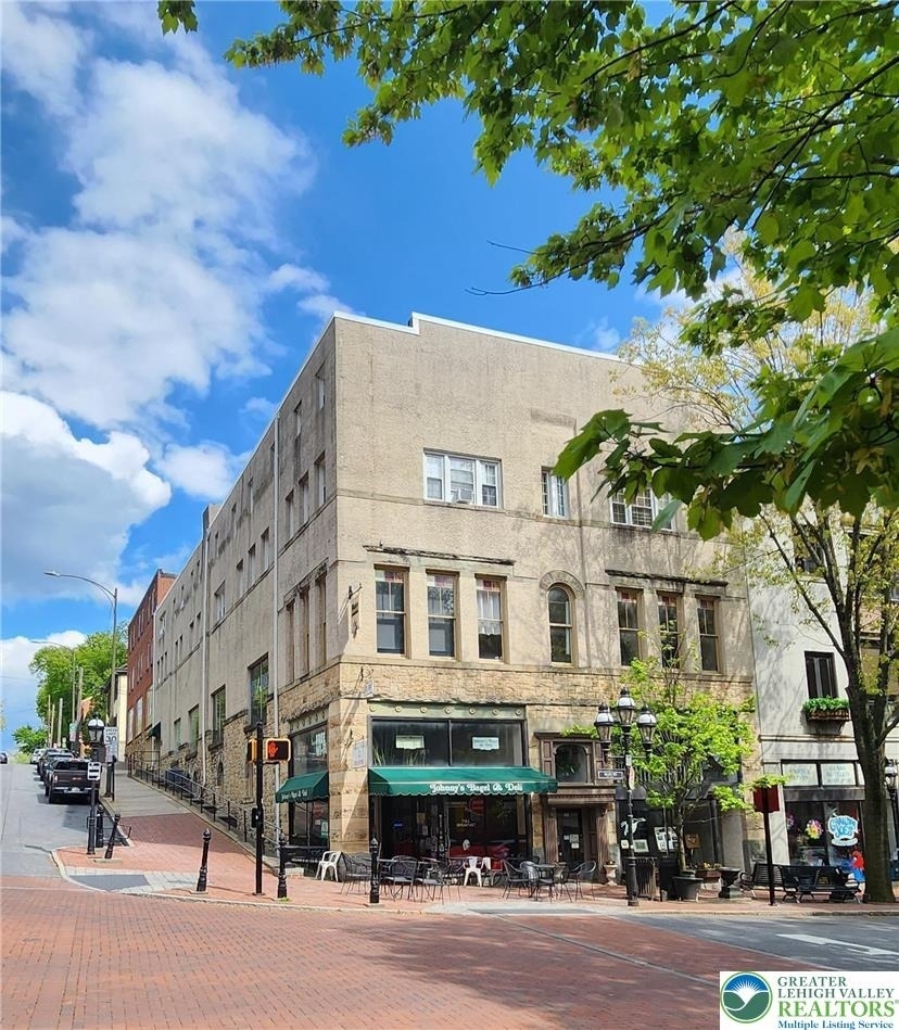 79 W Market Street - Photo 0