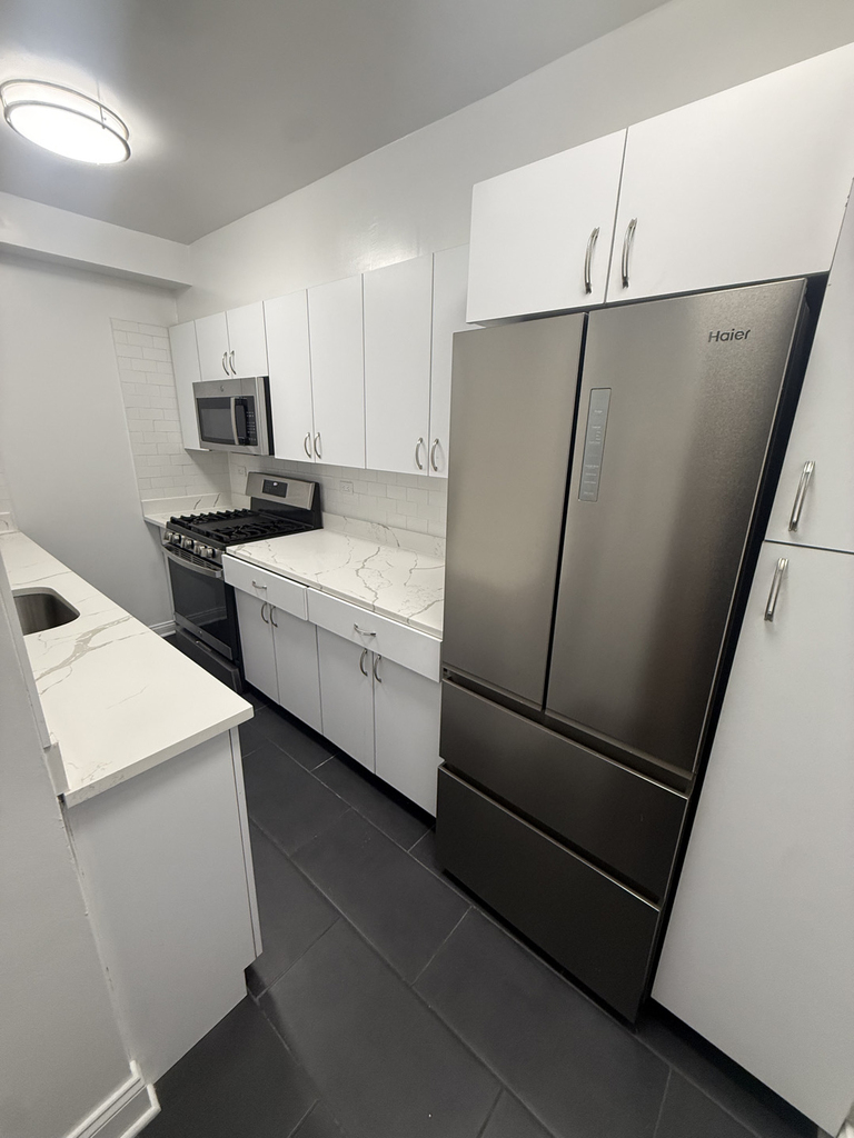 157 East 57th Street - Photo 8
