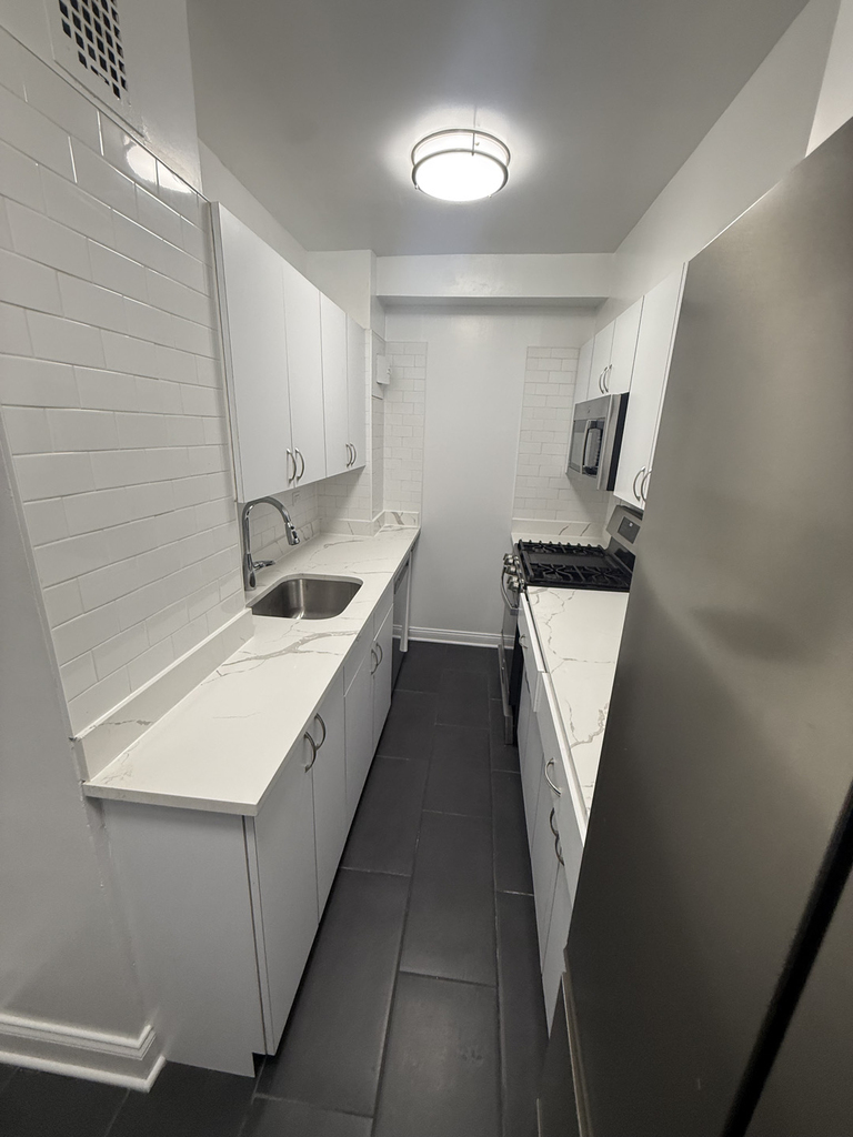 157 East 57th Street - Photo 9