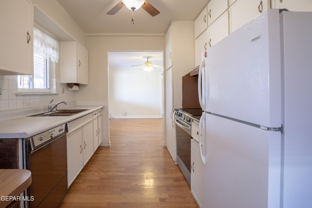 10125 Chezelle Drive - Photo 9