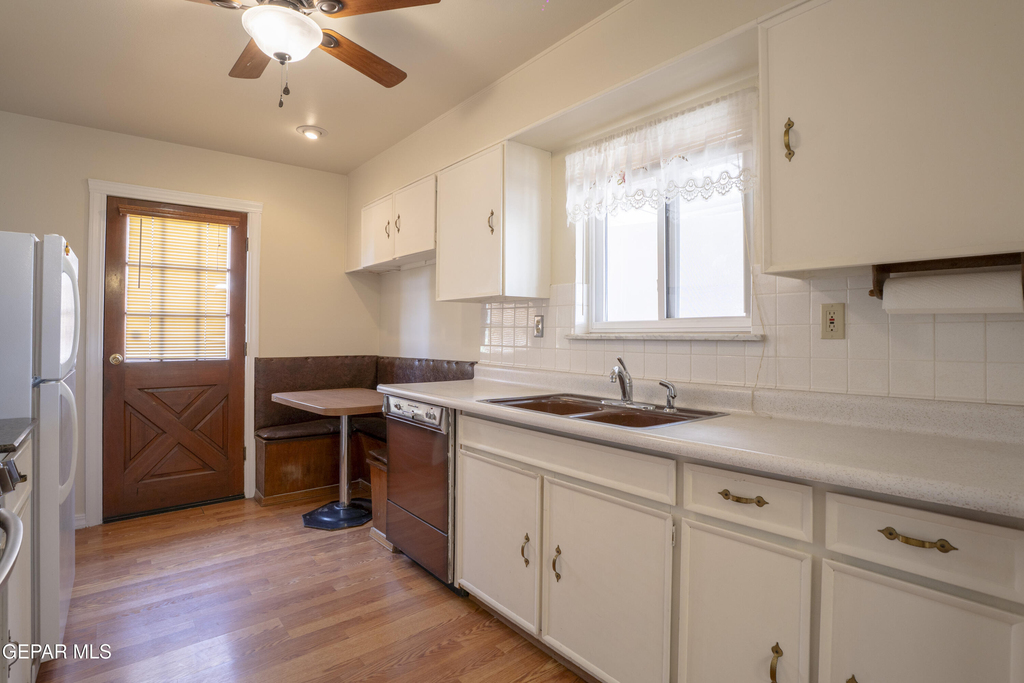 10125 Chezelle Drive - Photo 11