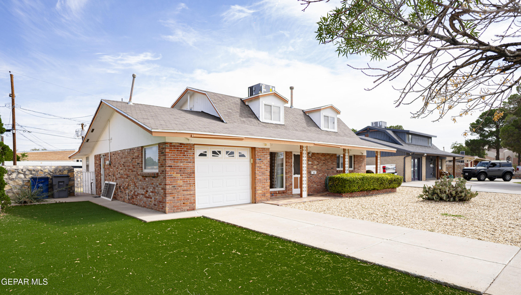 10125 Chezelle Drive - Photo 2