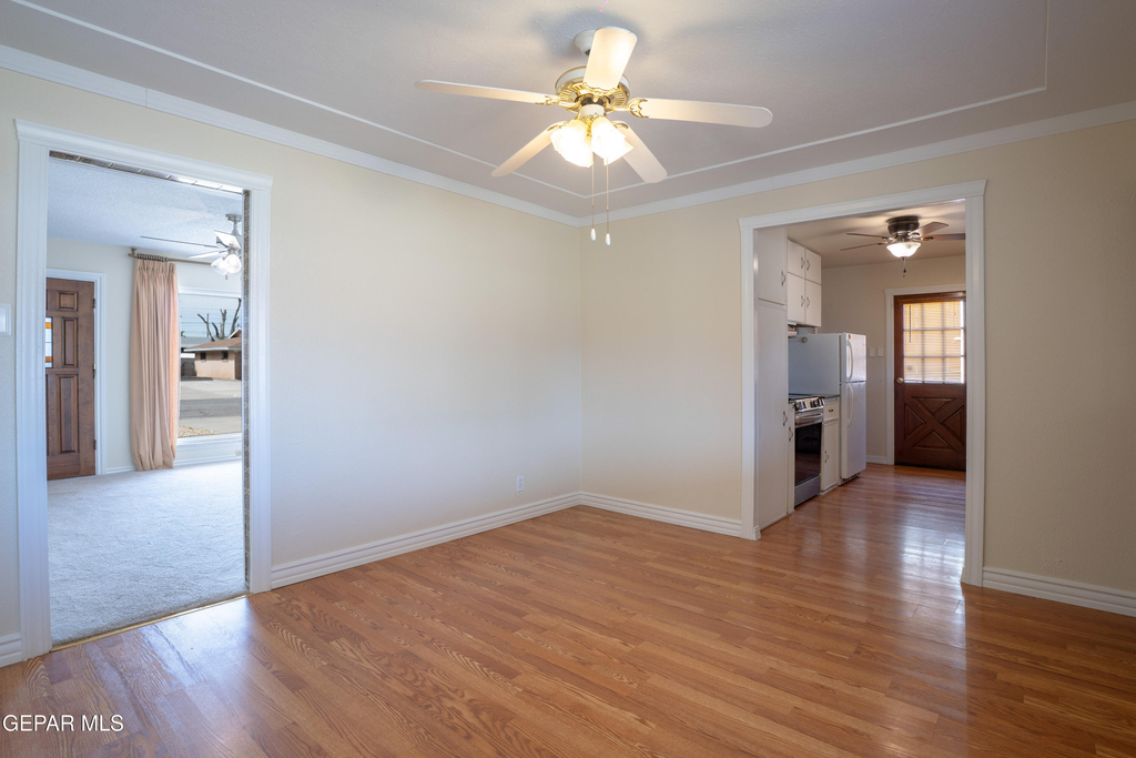 10125 Chezelle Drive - Photo 7