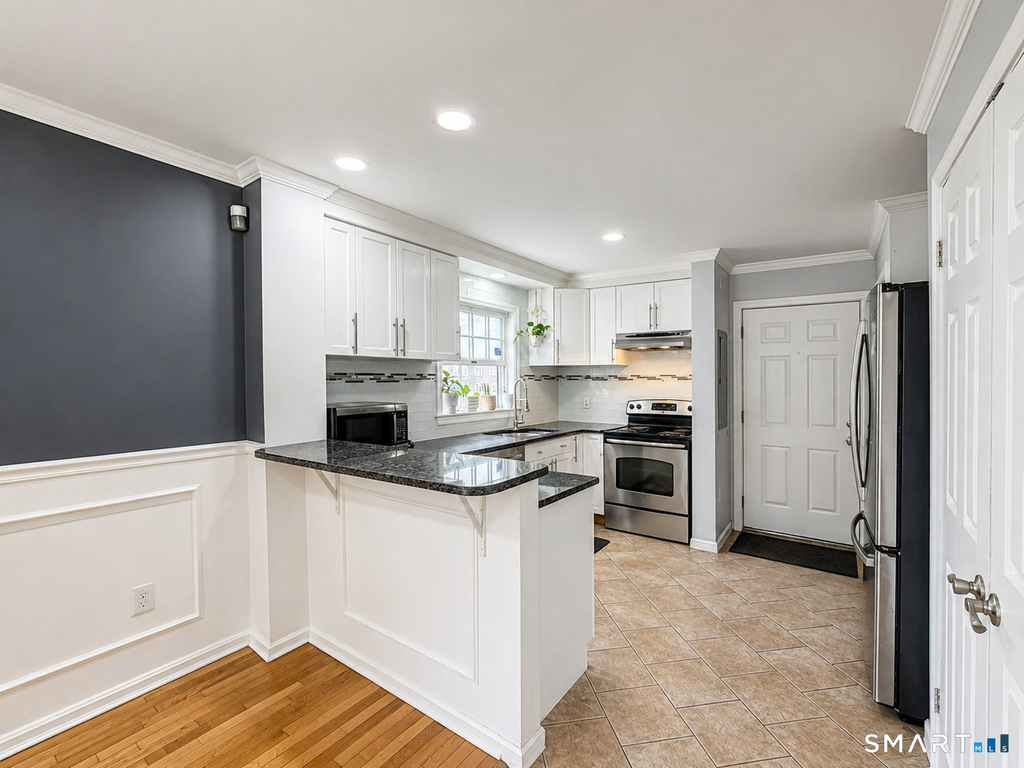 256 Washington Boulevard - Photo 1