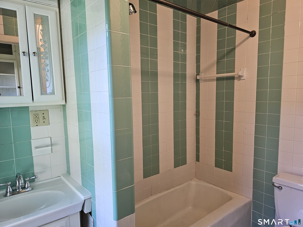 2 Tucker Avenue - Photo 6