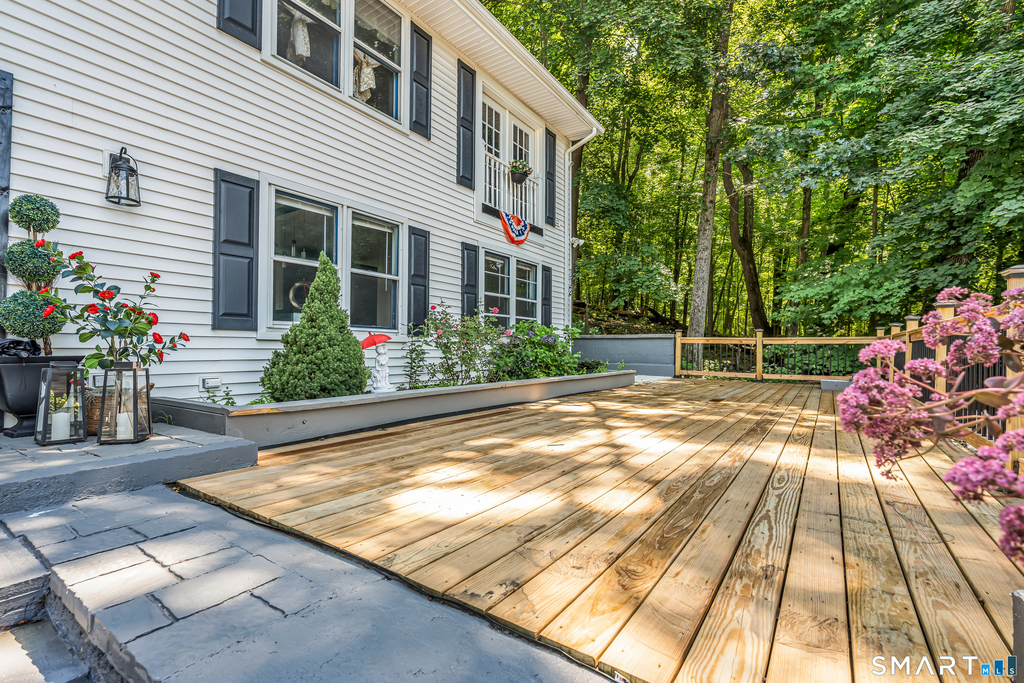 112 Woodbine Street - Photo 2