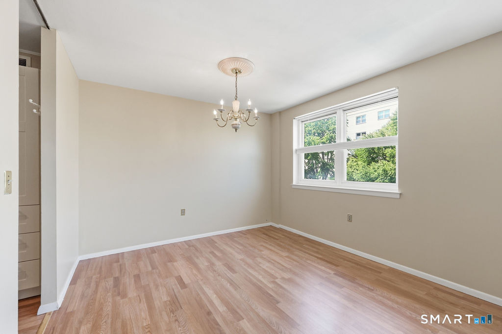 889 Farmington Avenue - Photo 12